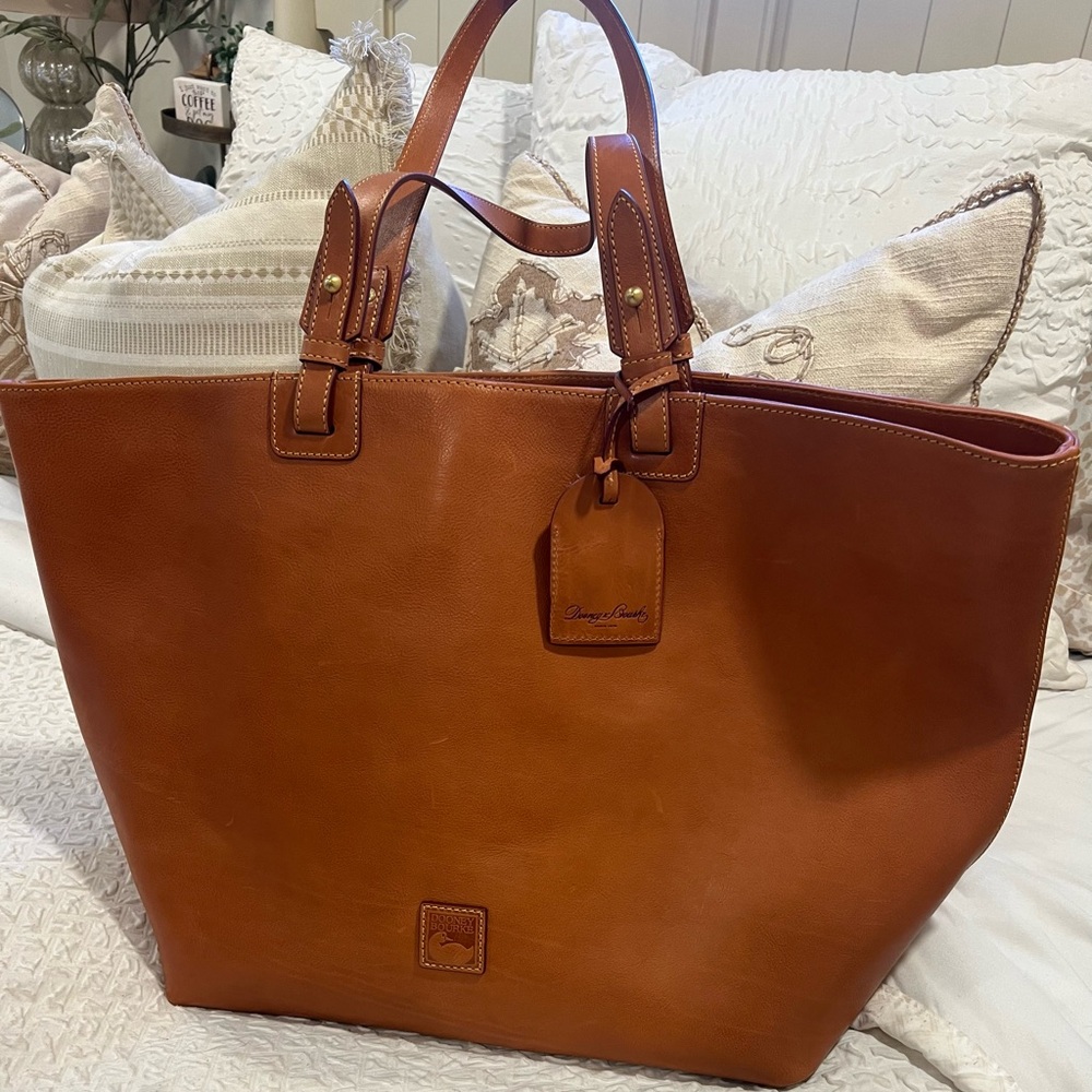 Dooney & Bourke XL Florentine Suzette tote. Weekender, travel . Color Natural